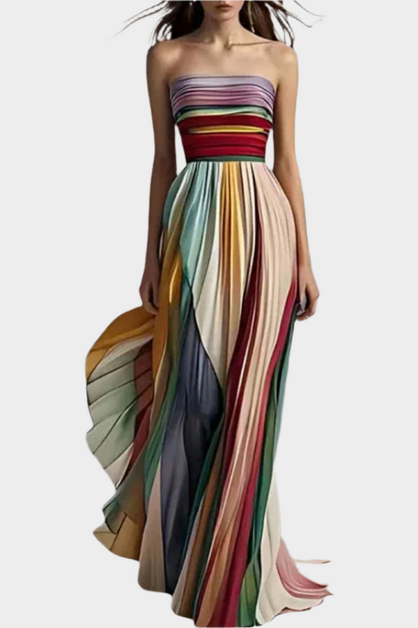 Vestido largo sin tirantes con movimiento plisado y diseño impresionante