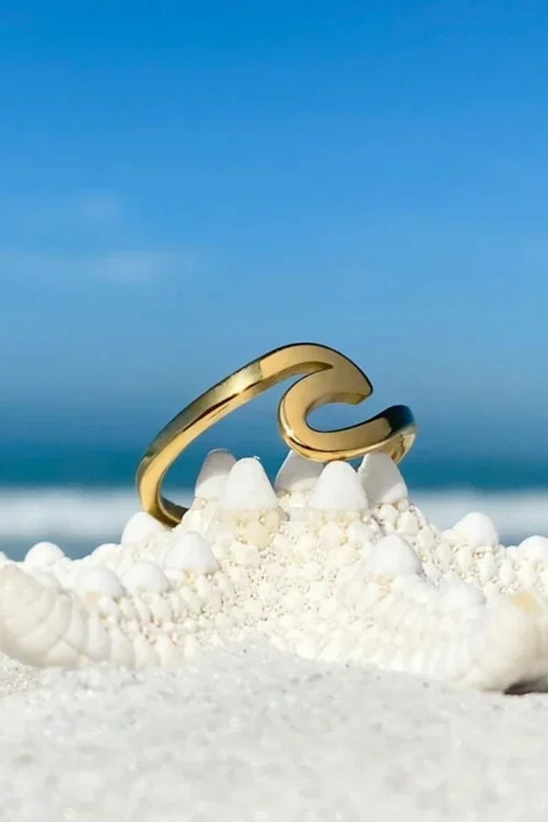 Anillo de oro con olas del mar | Oro