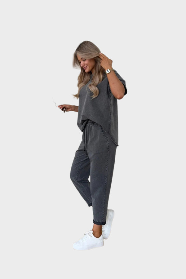Conjunto casual con camiseta y pantalón jogger