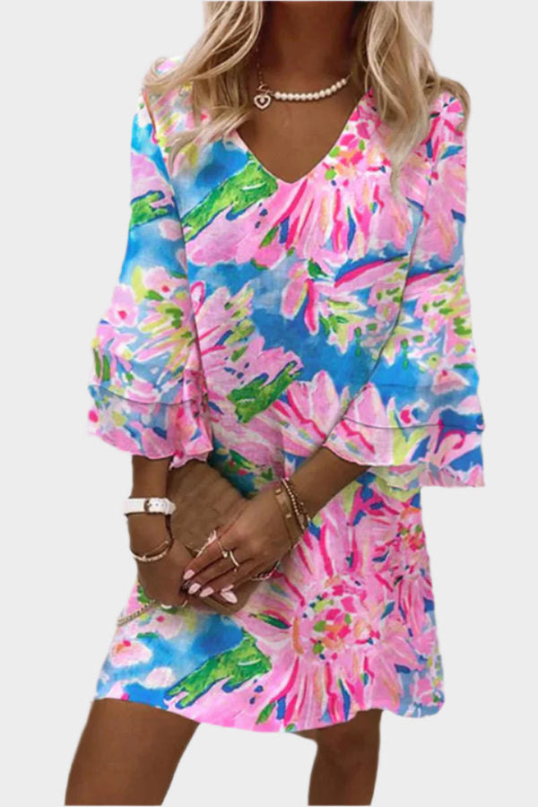 Elegante minivestido rosa con mangas curvas