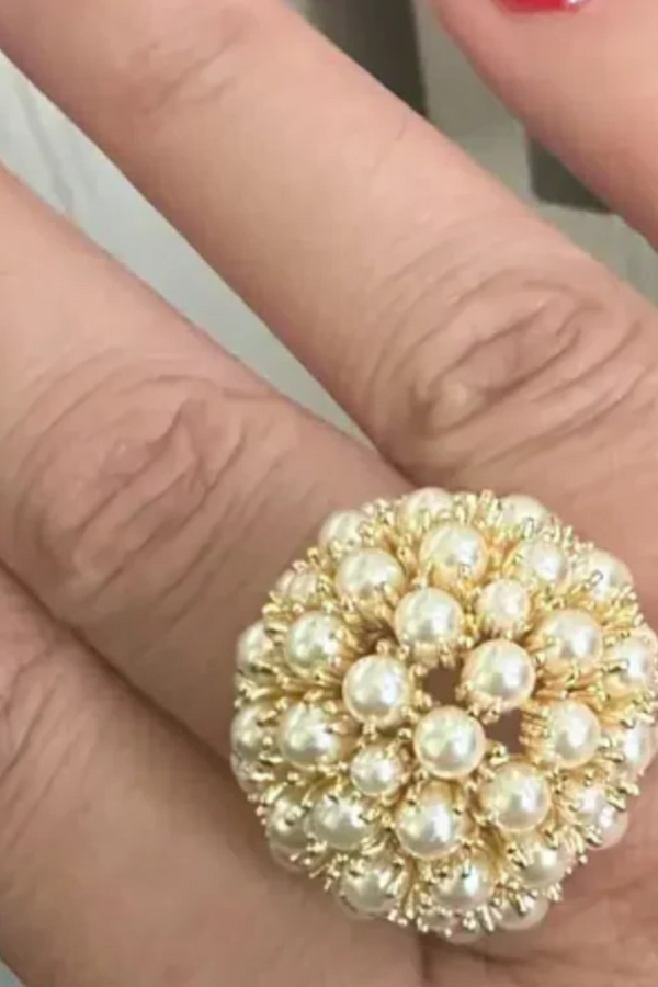 ANILLO DE PERLAS CON INCRUSTACIONES COLOR ROJO