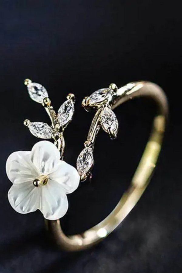ANILLO DE CIRCONIA CON FLOR BLANCA DESLUMBRANTE