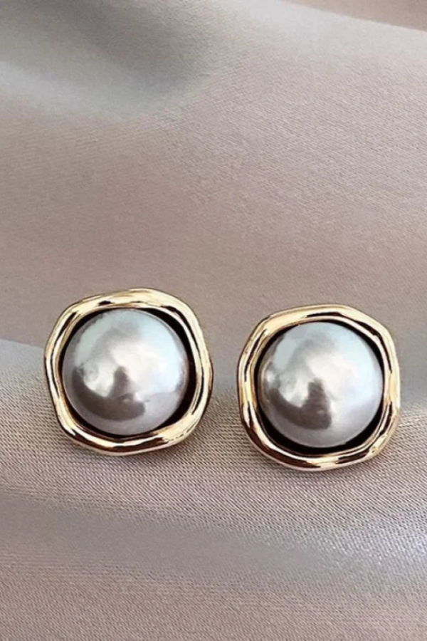 ELEGANTES PENDIENTES DE PERLA NEGRA