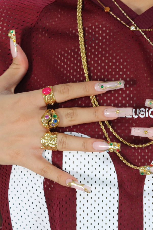 Anillo de gemas con toques de color