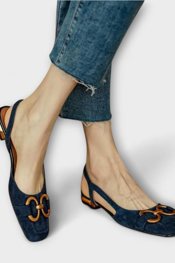 Sandalia con cierre de hebilla