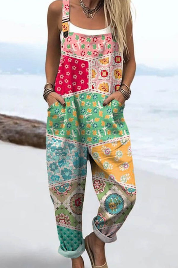 Mono de mujer con diseño floral vintage y piernas anchas para mayor comodidad y estilo.