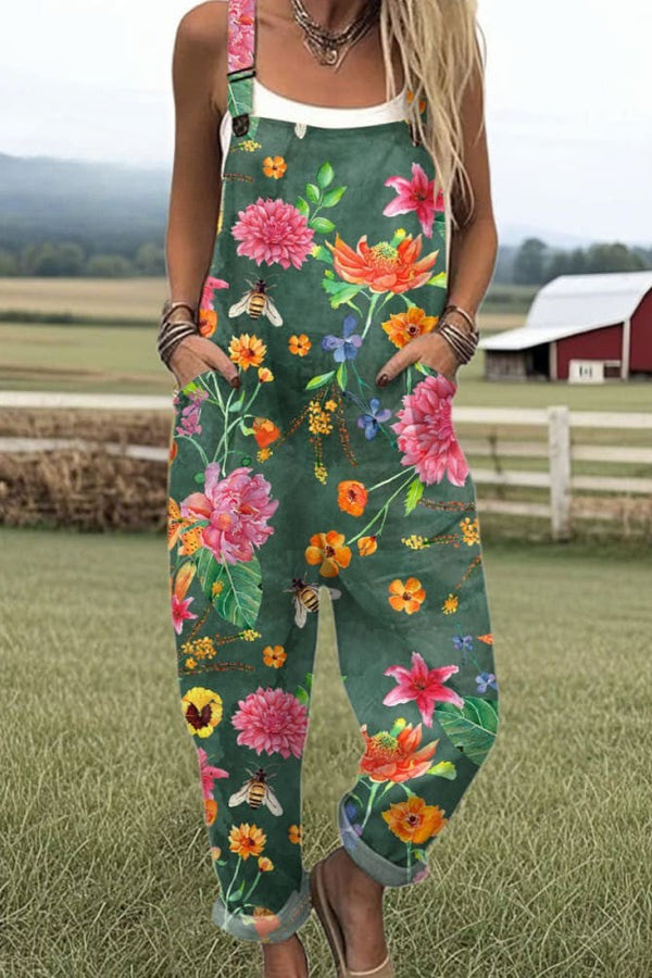 Mono de mujer con diseño floral vintage y pantalones anchos para mayor comodidad y estilo.