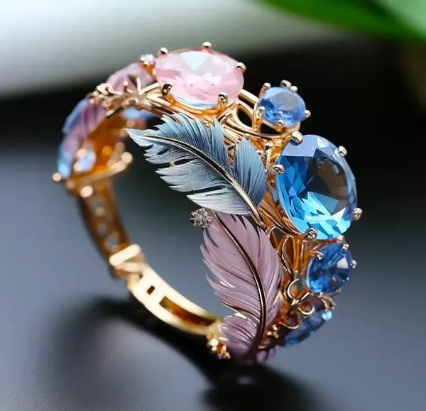 Anillo antiguo de plumas exóticas con cristales | Oro