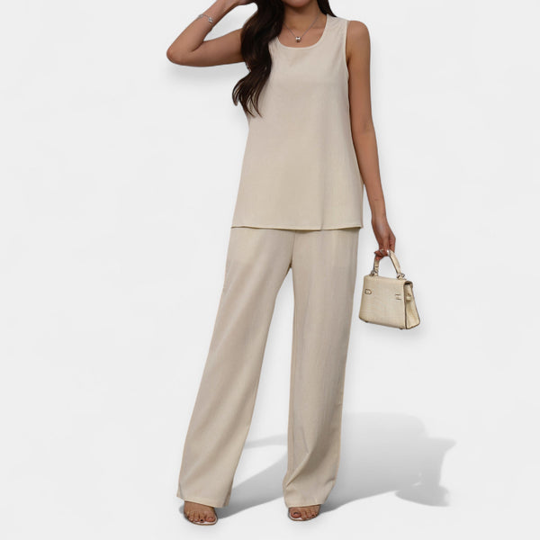 Conjunto cómodo con top sin mangas y pantalón ancho