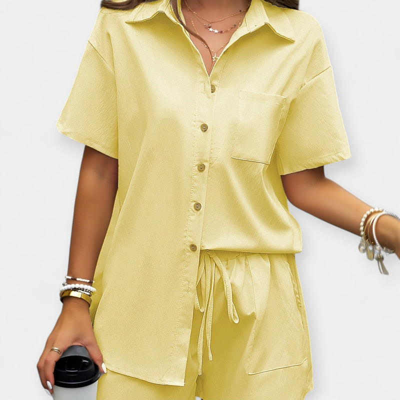 Conjunto cómodo con camisa y pantalones cortos