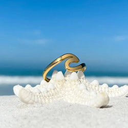 Anillo de oro con olas del mar | Oro