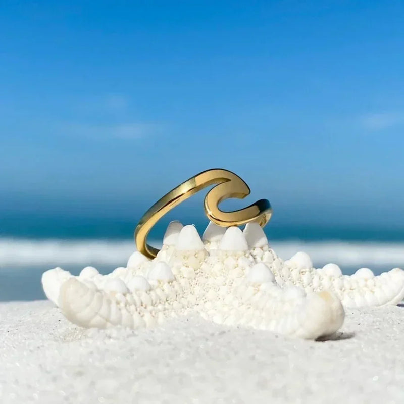 Anillo de oro con olas del mar | Oro
