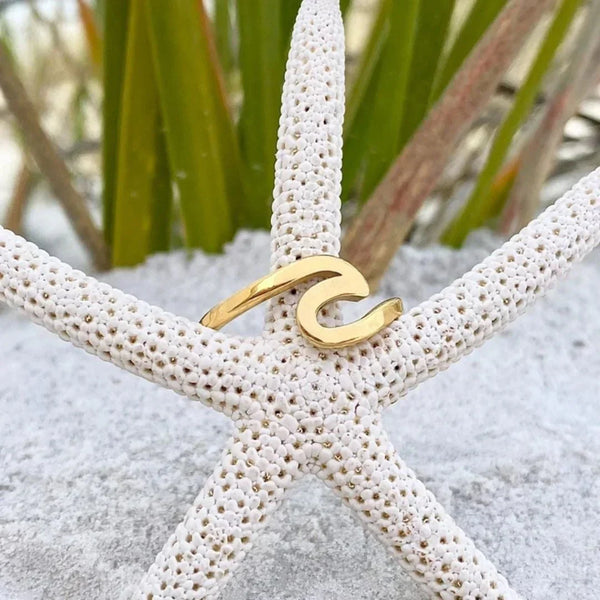 Anillo de oro con olas del mar | Oro