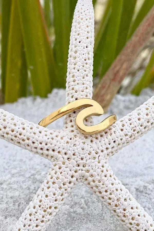 Anillo de oro con olas del mar | Oro