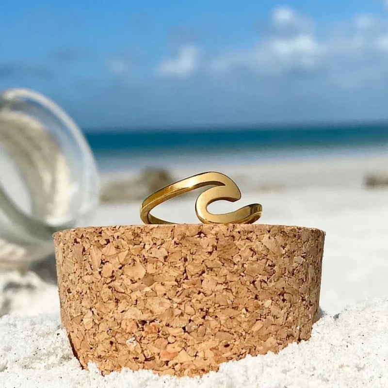 Anillo de oro con olas del mar | Oro