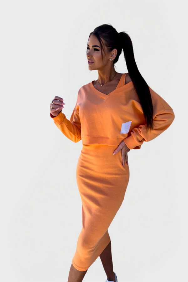Conjunto de verano con sudadera y vestido para mayor comodidad y estilo.