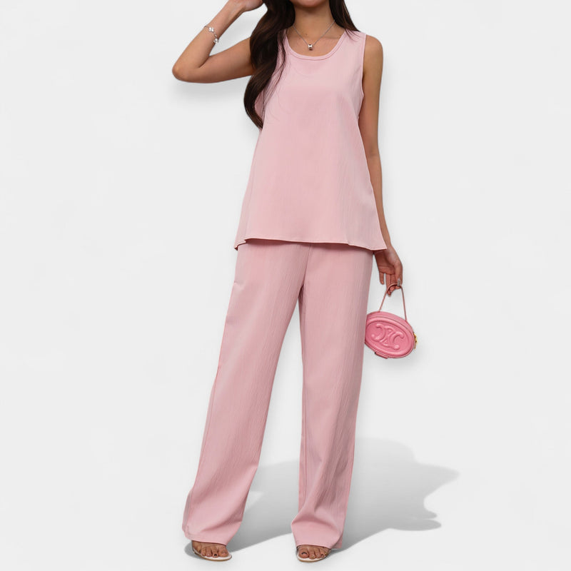 Conjunto cómodo con top sin mangas y pantalón ancho