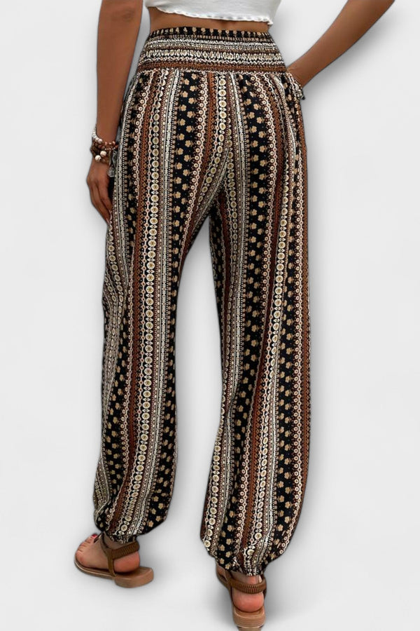 Pantalones con diseño etnográfico