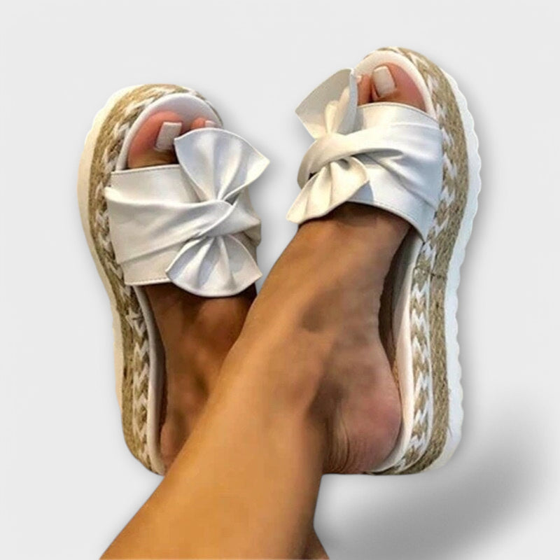 Sandalias con lazos de cinta