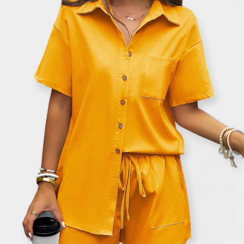 Conjunto cómodo con camisa y pantalones cortos