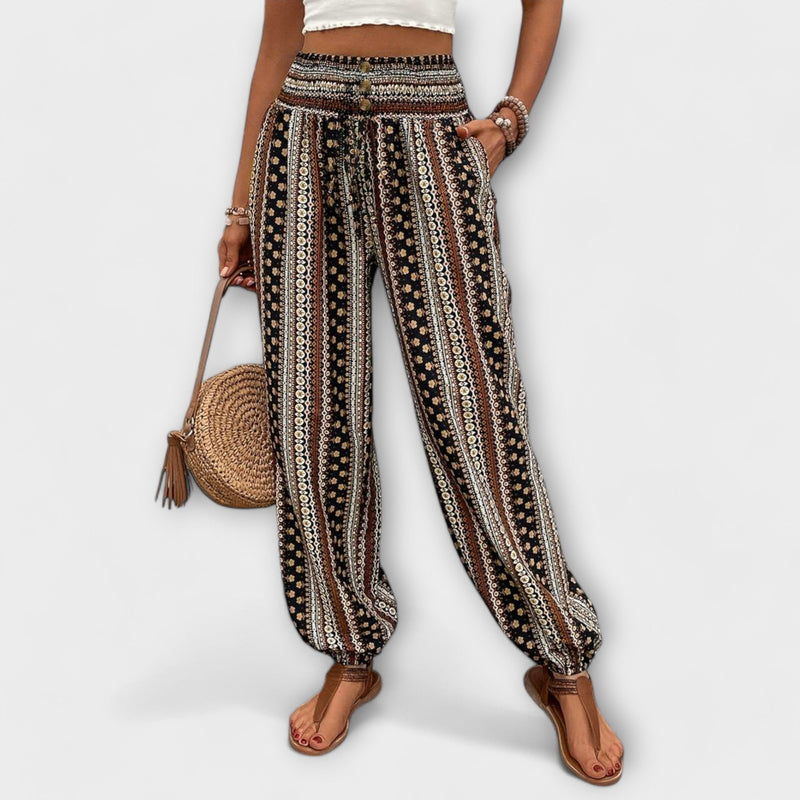 Pantalones con diseño etnográfico