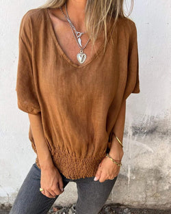 LENNOX – CAMISETA DE CUELLO EN V CON CORTE CERRADO 