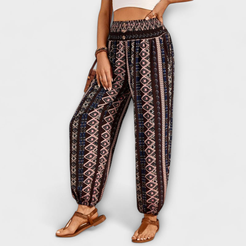 Pantalones con diseño etnográfico