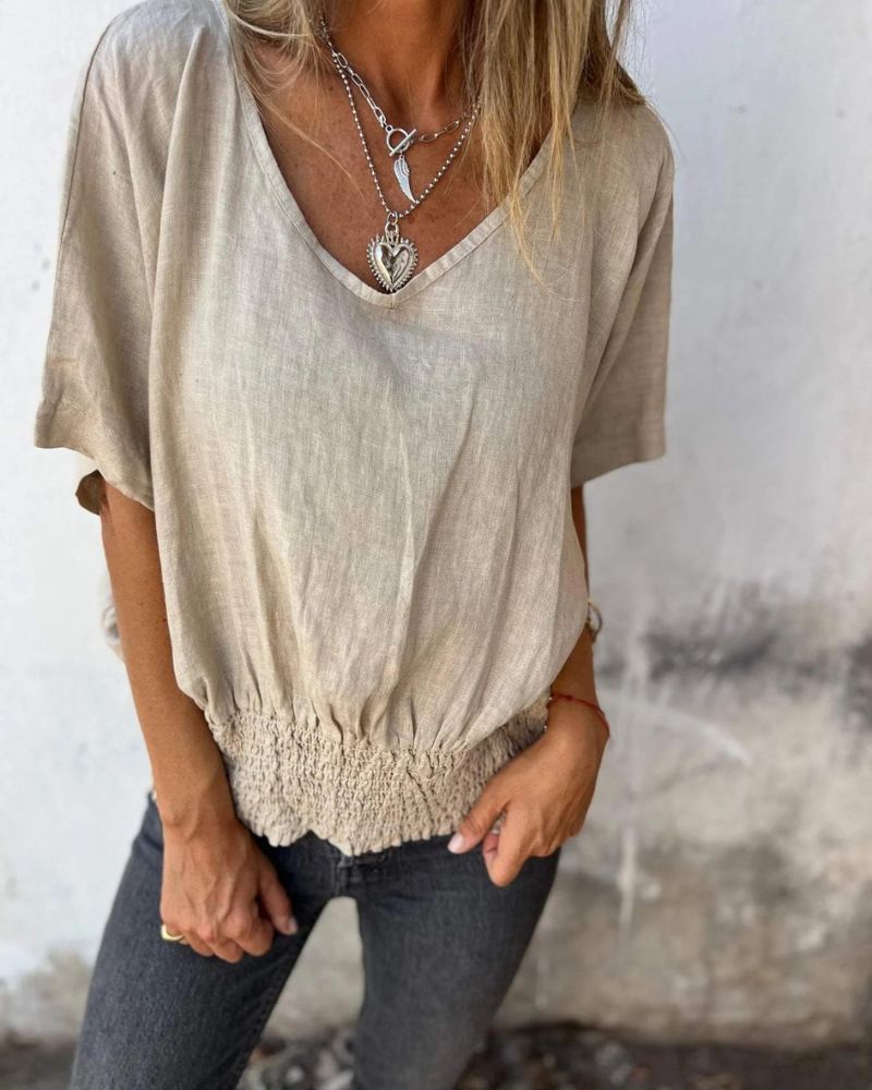 LENNOX – CAMISETA DE CUELLO EN V CON CORTE CERRADO 