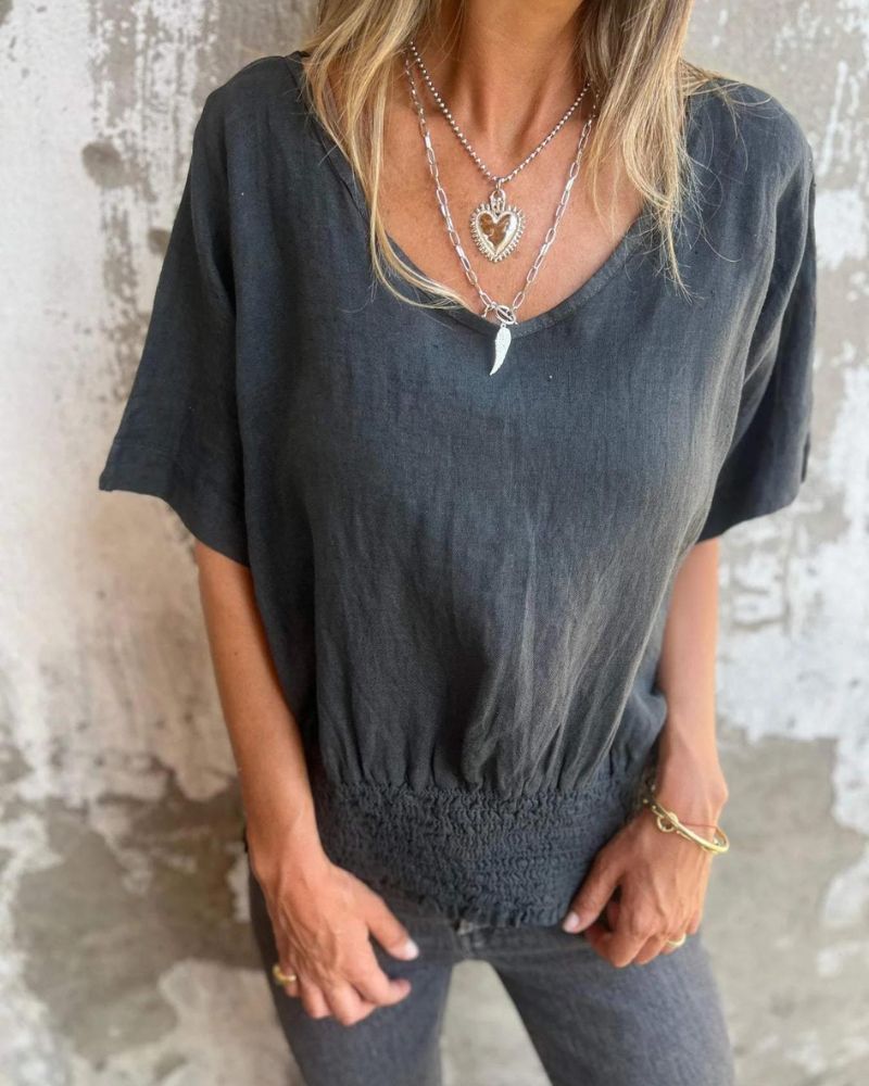 LENNOX – CAMISETA DE CUELLO EN V CON CORTE CERRADO 