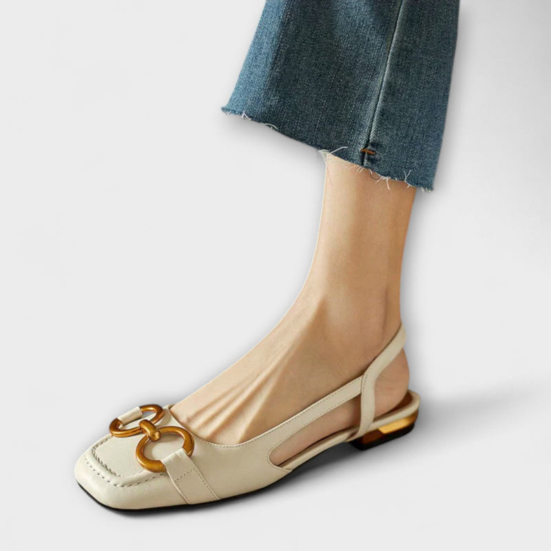 Sandalia con cierre de hebilla