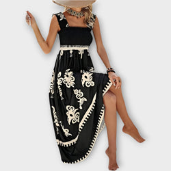 Elegante vestido de playa con escote cuadrado