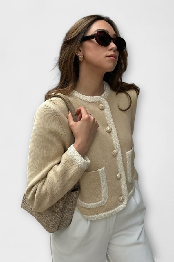 Cárdigan clásico con bolsillos decorativos