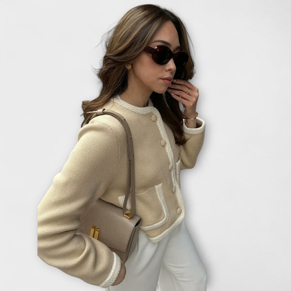 Cárdigan clásico con bolsillos decorativos