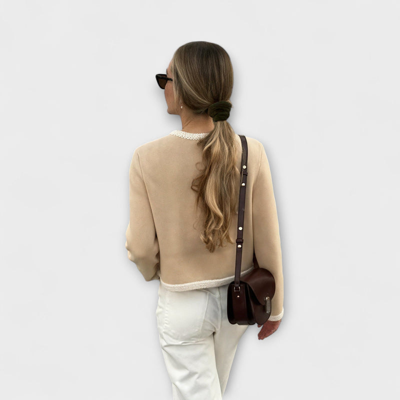 Cárdigan clásico con bolsillos decorativos