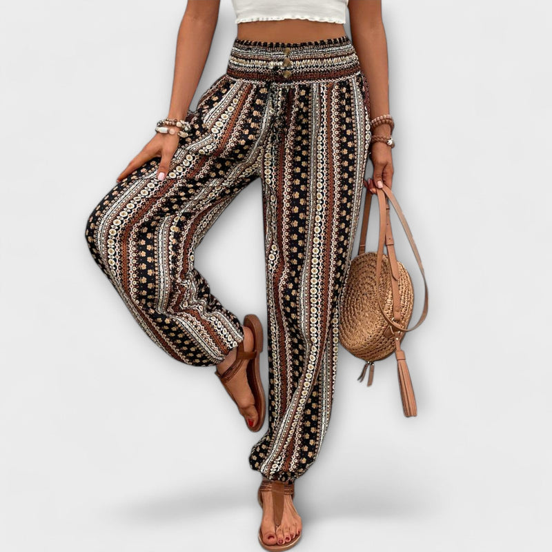 Pantalones con diseño etnográfico