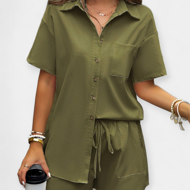 Conjunto cómodo con camisa y pantalones cortos