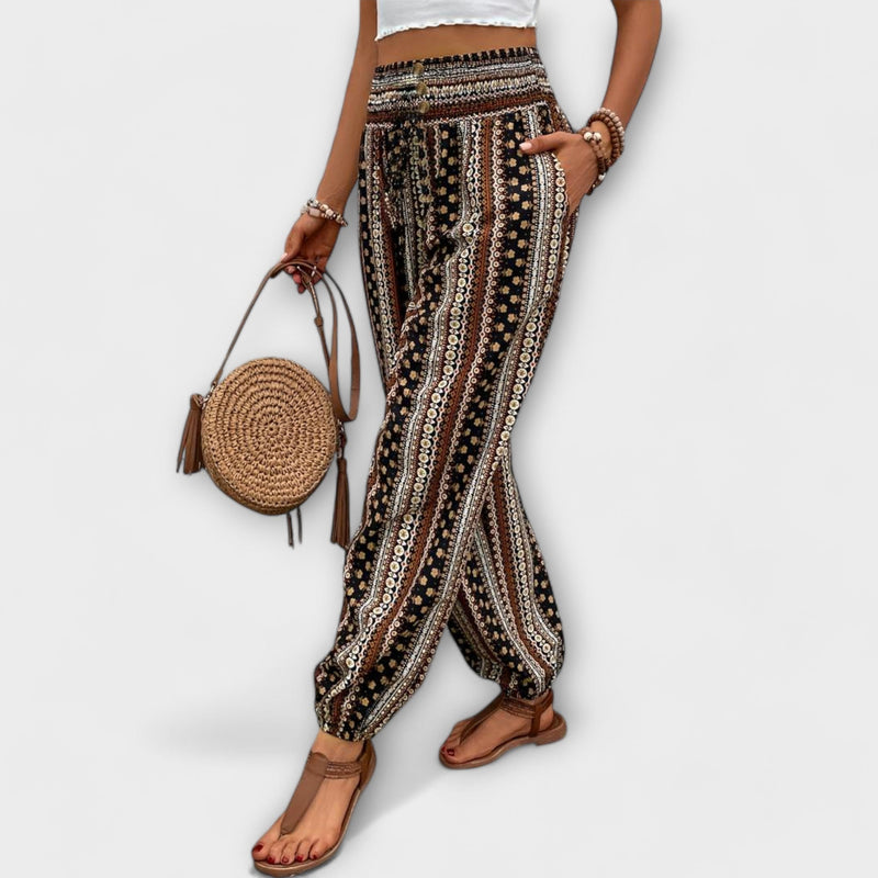 Pantalones con diseño etnográfico