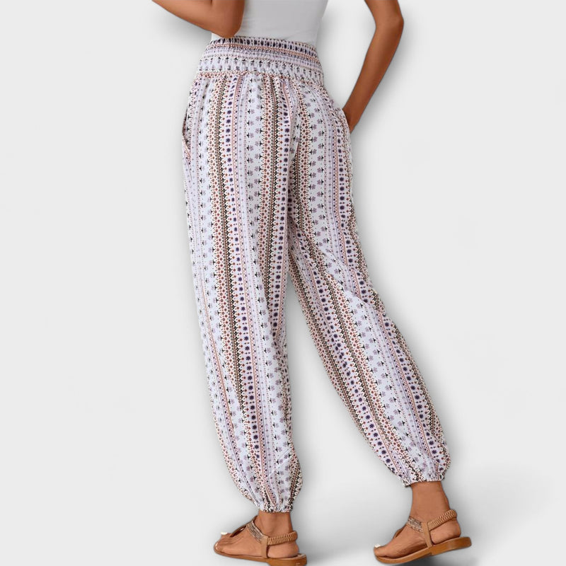 Pantalones con diseño etnográfico