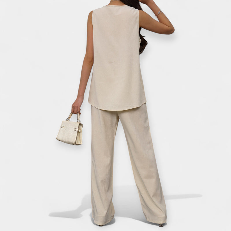 Conjunto cómodo con top sin mangas y pantalón ancho