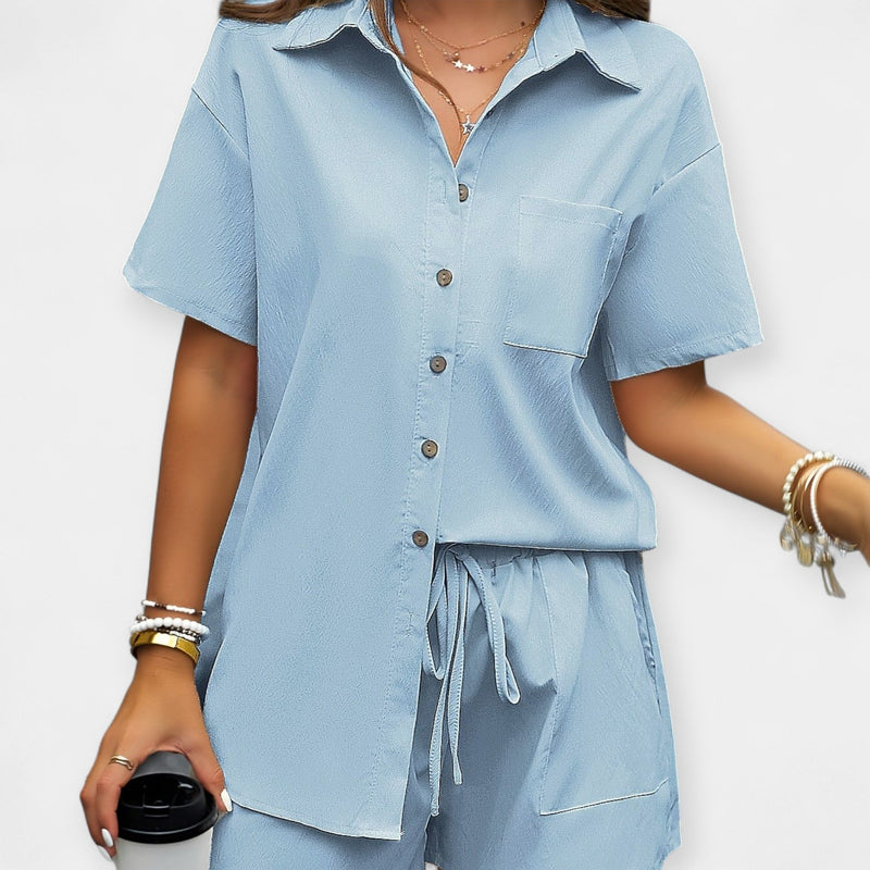 Conjunto cómodo con camisa y pantalones cortos