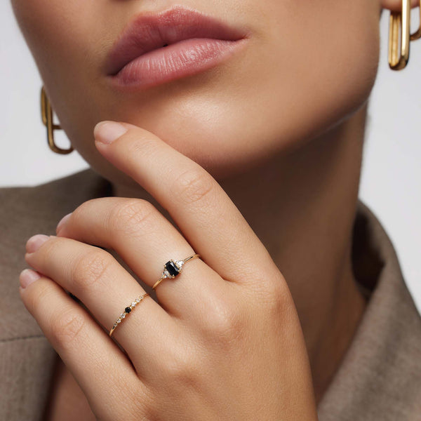 Anillo baguette de espinela negra | Oro