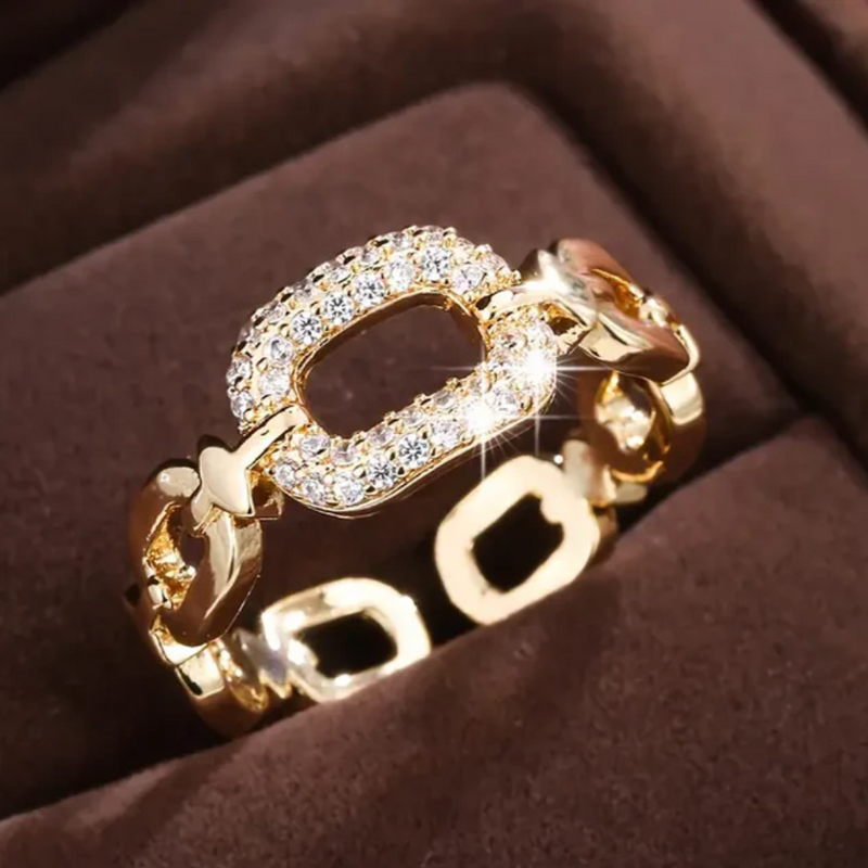 ANILLO DORADO CON CADENA BRILLANTE