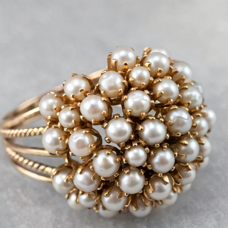 ANILLO DE PERLAS CON INCRUSTACIONES COLOR ROJO