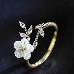 ANILLO DE CIRCONIA CON FLOR BLANCA DESLUMBRANTE