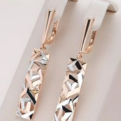 PENDIENTES LARGOS BAÑADOS EN ORO ROSA CON GRABADOS