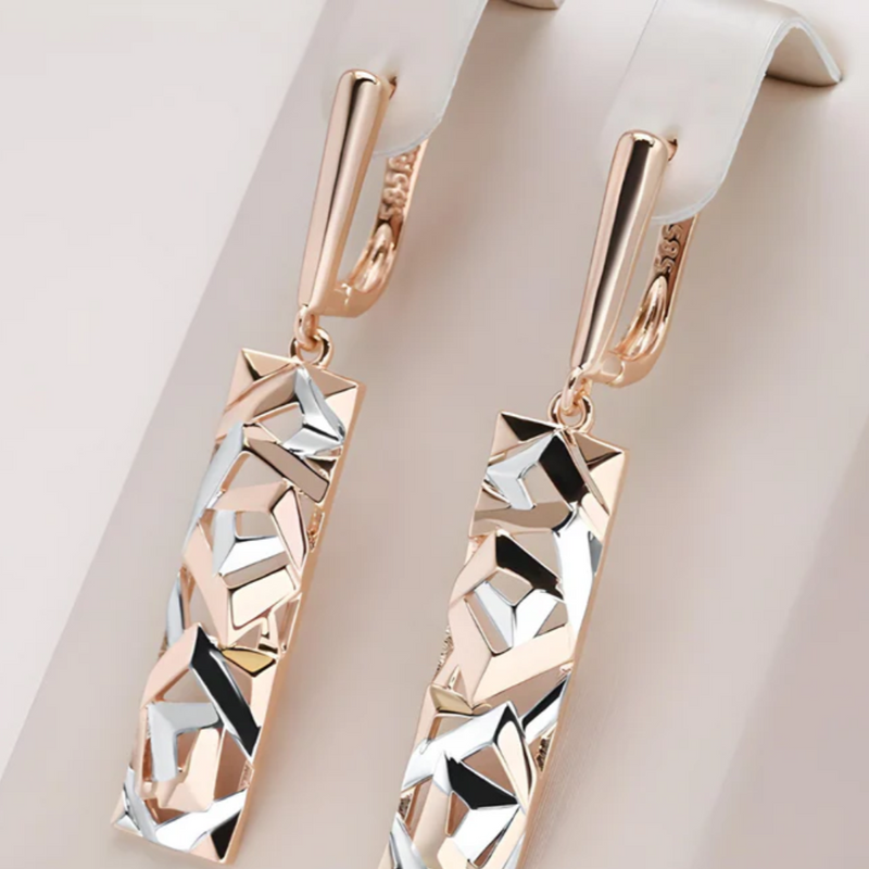 PENDIENTES LARGOS BAÑADOS EN ORO ROSA CON GRABADOS
