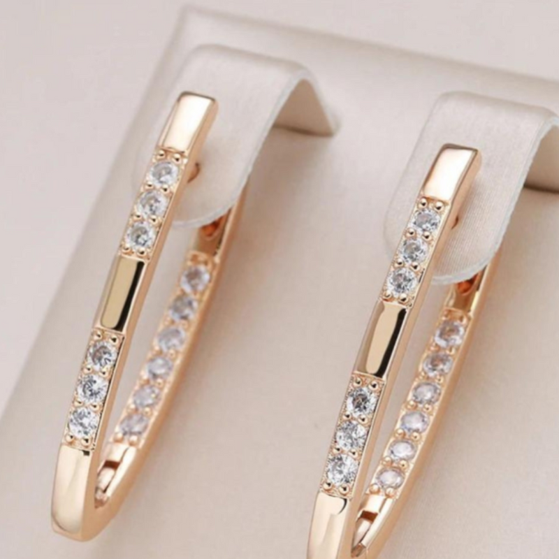 ELEGANTES PENDIENTES DE CIRCONITA EN ORO