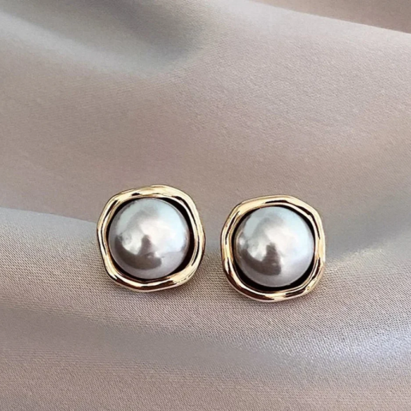 ELEGANTES PENDIENTES DE PERLA NEGRA