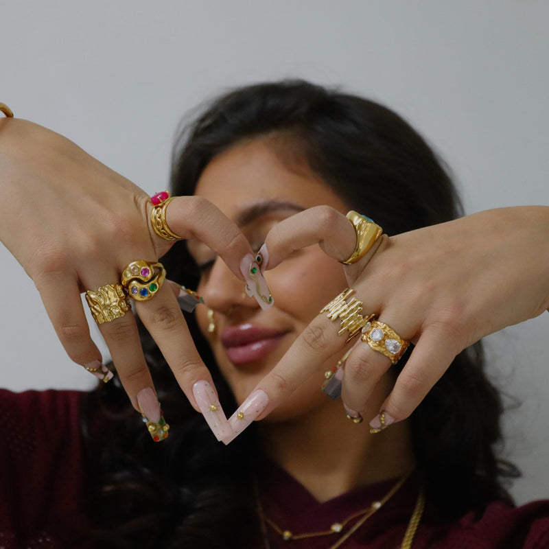 Anillo de gemas con toques de color