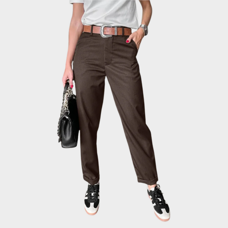 Pantalones elegantes con costuras
